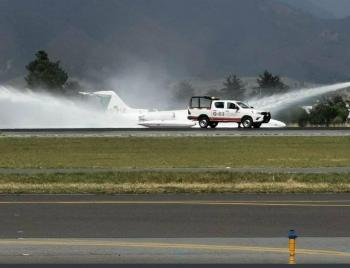 Aterrizaje de emergencia en Aeropuerto de Toluca obliga a cerrar pista