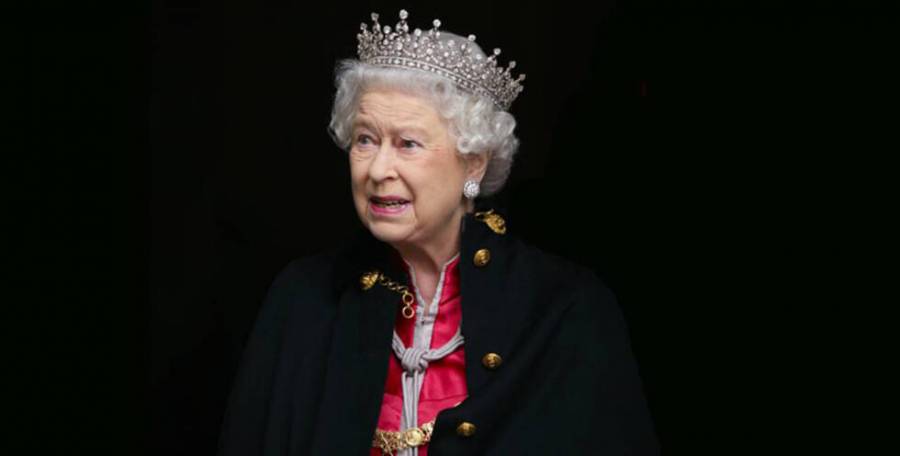 Llega Isabel II a 95 años, en medio de una crisis familiar