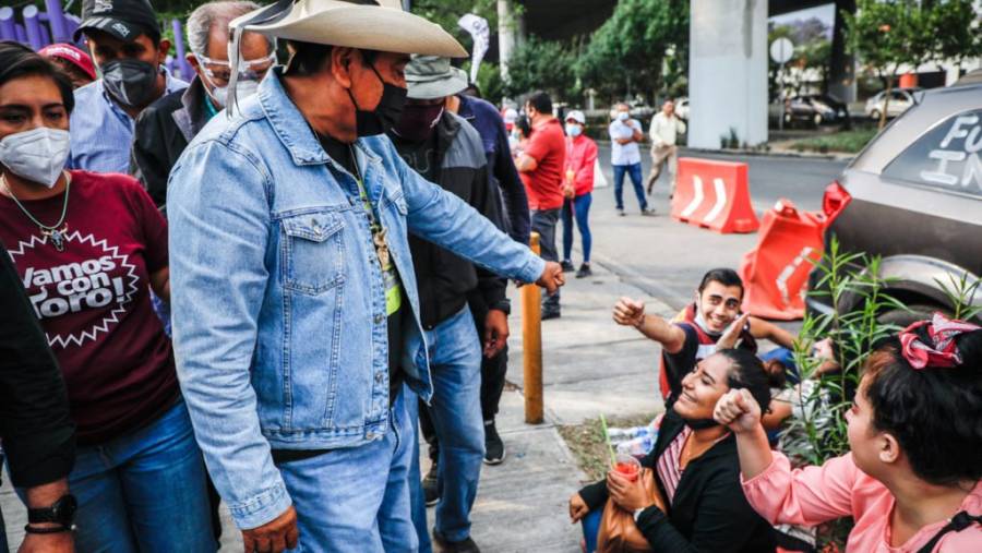 Salgado Macedonio y otros guerrerenses piden juicio político contra consejeros electorales que le quitaron candidatura