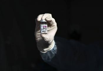 Por co&aacute;gulos fallecen 32 vacunados con AstraZeneca en Reino Unido