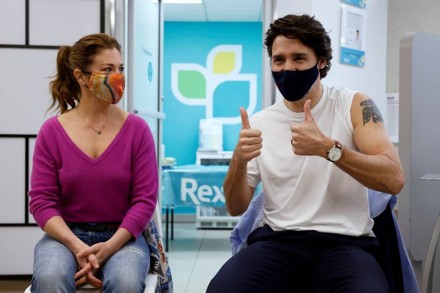 Justin Trudeau recibe primera dosis de la vacuna de AstraZeneca