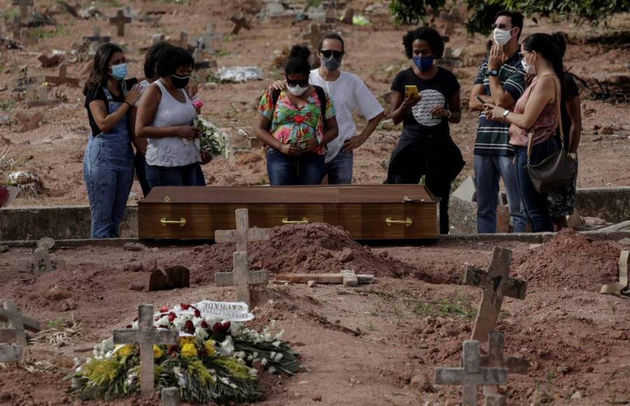 Brasil alcanza nuevo r&eacute;cord mensual de muertos por covid-19