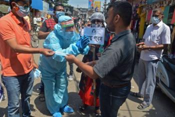 India bate r&eacute;cord diario de muertos por coronavirus