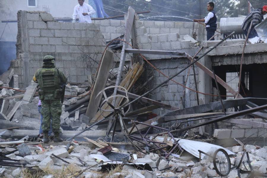 Se derrumba vivienda tras explosión de tanque de gas en Tlalnepantla; hay dos muertos