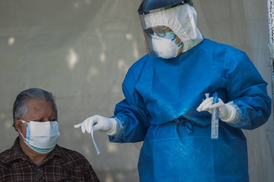 México reporta 2 millones 516 mil 905 casos estimados de COVID-19 y 215 mil 113 fallecidos