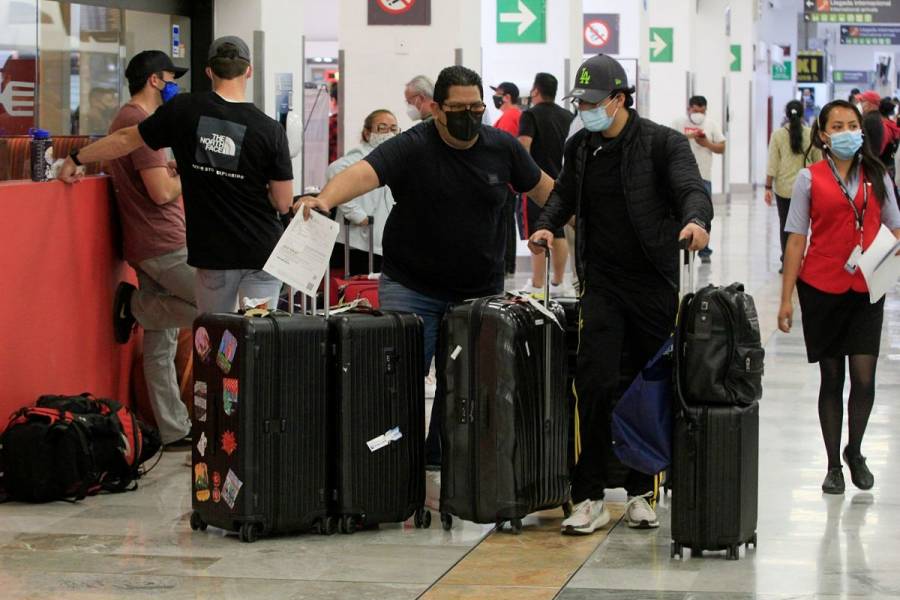 Cancelan vuelos en Aeropuerto de Oaxaca por bloqueo de normalistas