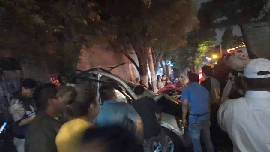 Camión se queda sin frenos y embiste a varios vehículos en Xochimilco; hay tres muertos