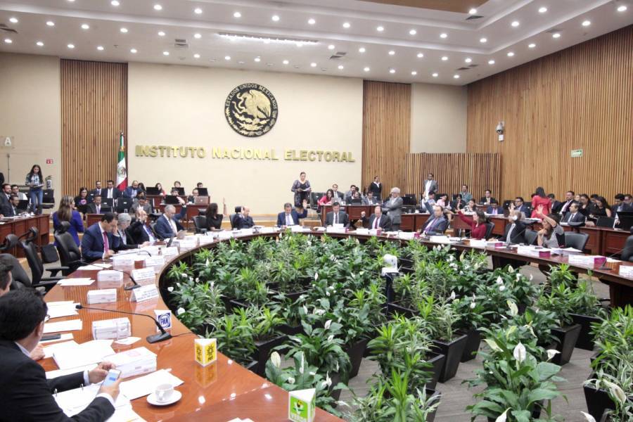 Aprueba reforma de consulta popular para enjuiciar ex presidentes