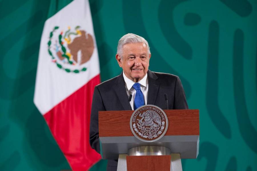 Acusa AMLO campaña de telefónicas contra padrón de usuarios