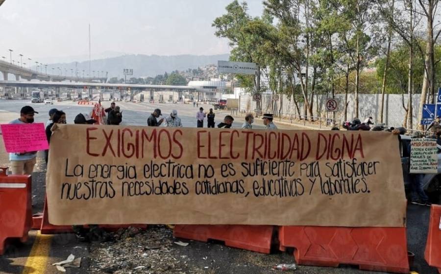 Habitantes de Xochimilco bloquean autopista México-Cuernavaca