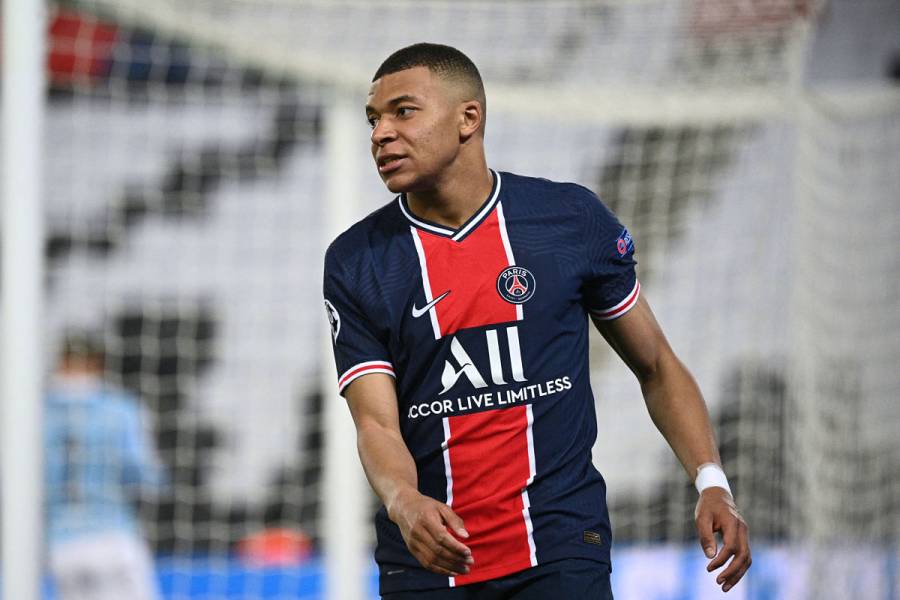 Mbappé causa baja con PSG ante el Lens por una contractura