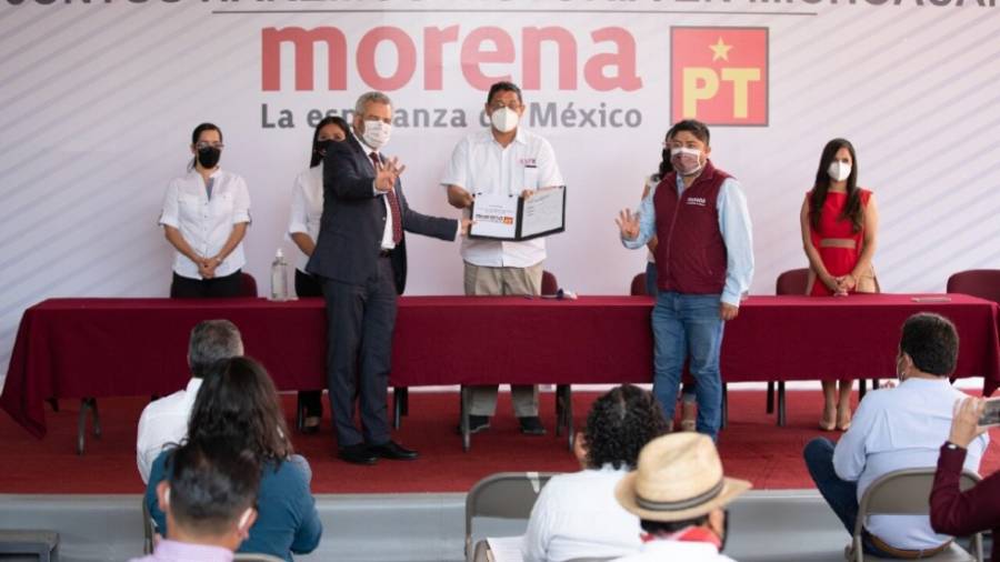 Alfredo Ramírez Bedolla se registra como candidato de Morena en Michoacán