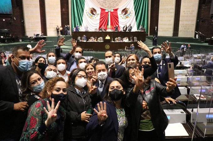 Morena defendió la soberanía, combatió privilegios, desigualdad y corrupción durante este periodo ordinario de sesiones: Mier
