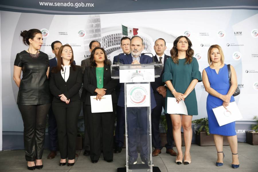 Condenan senadores panistas persecución política de opositores