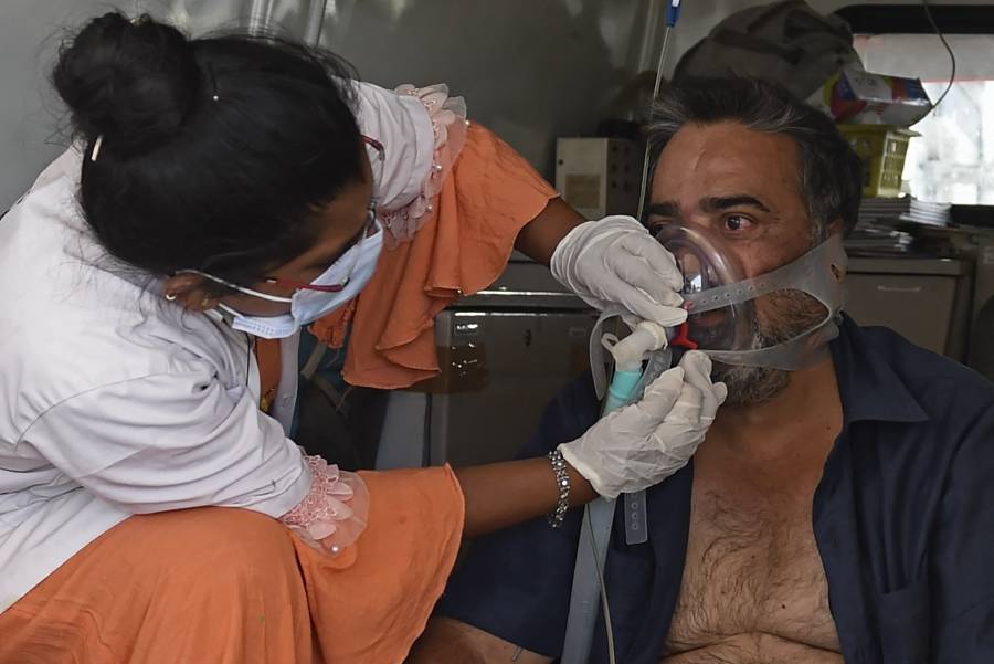 India investiga muertes por COVID-19, ligadas a falta de oxígeno