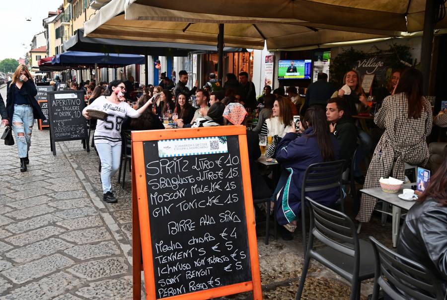 A una semana de reabrir, en 24 horas Italia reporta casi 6 mil contagios de Covid-19
