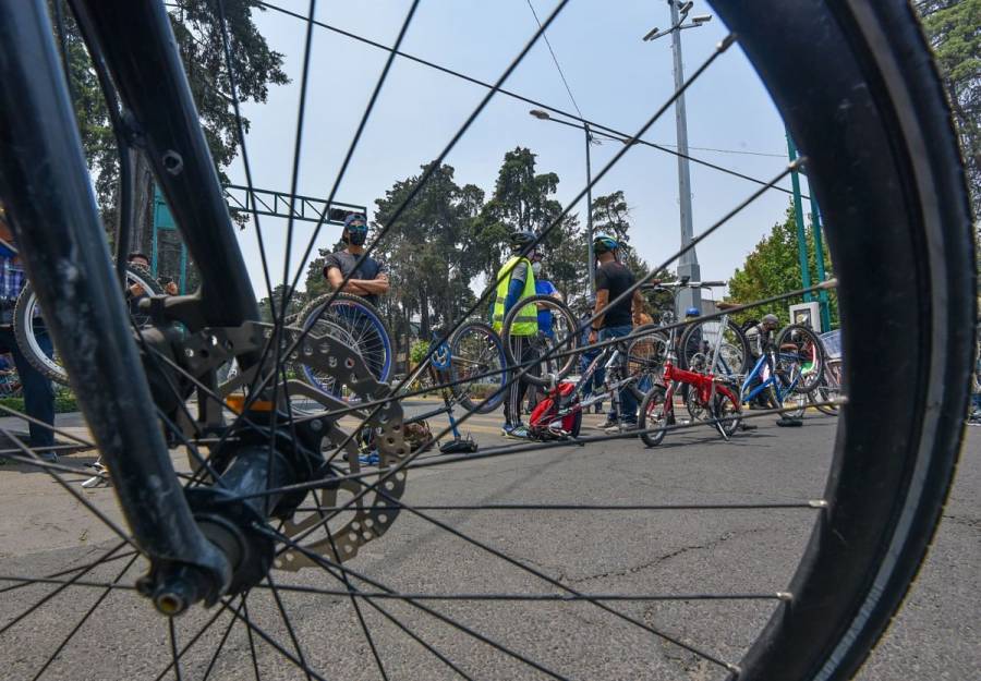 Muere ciclista tras ser atropellado en la autopista México-Toluca