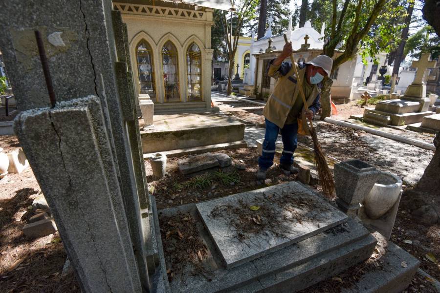En EdoMex, abrirán con 50% de aforo panteones por Día de las Madres