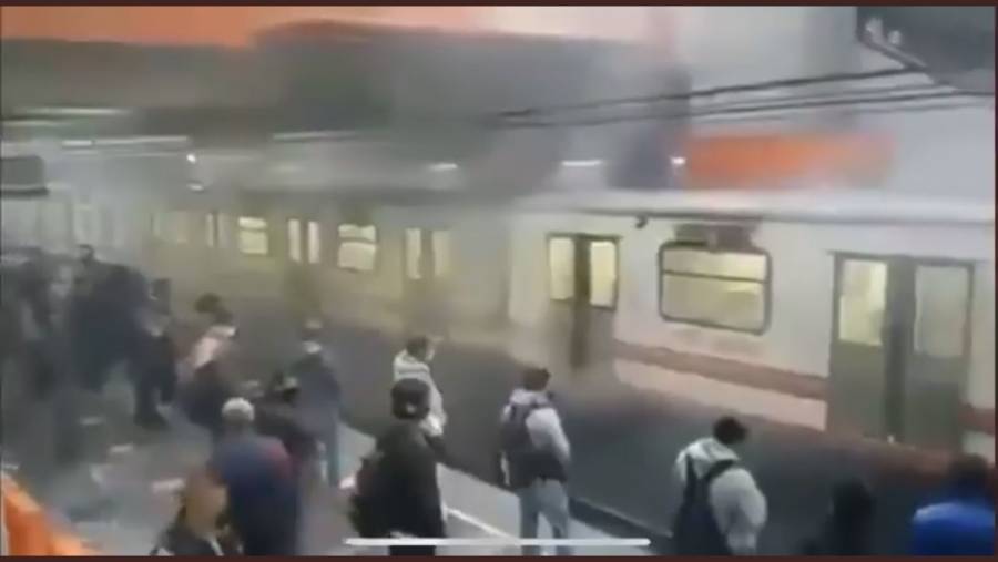 Video: ¡Más fallas! Usuarios reportan corto circuito en Metro Pantitlán