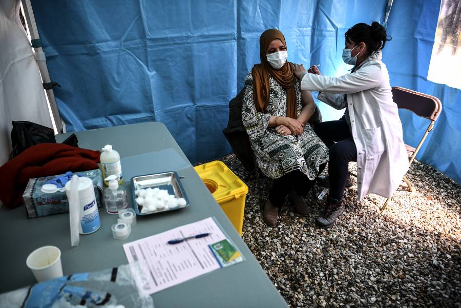 En 24 horas, Francia vacuna contra Covid-19  a 617 mil personas