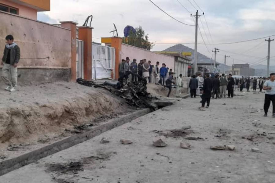 Al menos 30 muertos y 52 heridos en explosión cerca de escuela afgana