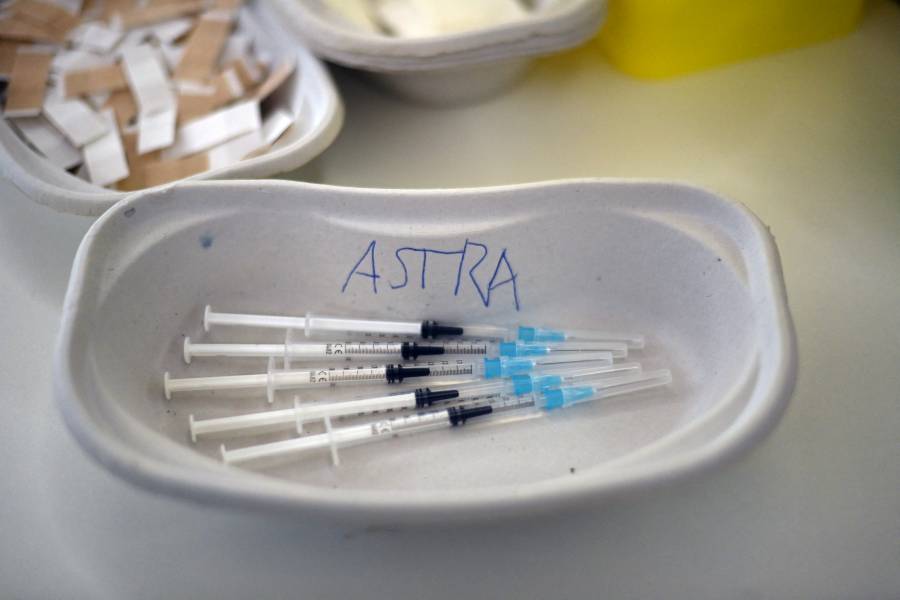 En vilo, contrato entre UE y AstraZeneca para vacunas antiCovid-19