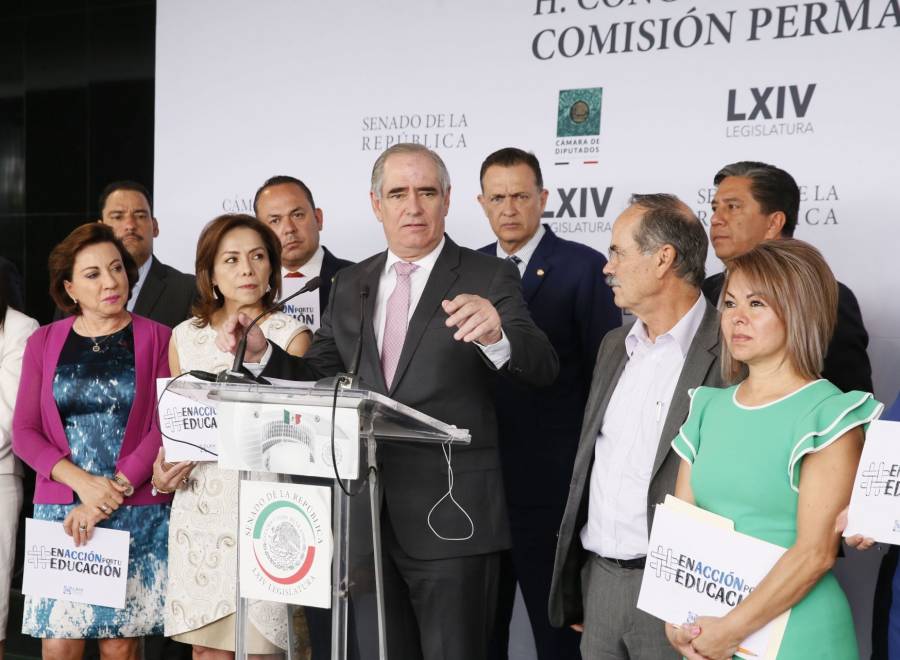 Condenan senadores panistas intervención de AMLO en elecciones