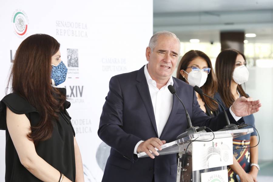 Acusan a AMLO de ser “operador político” de Morena