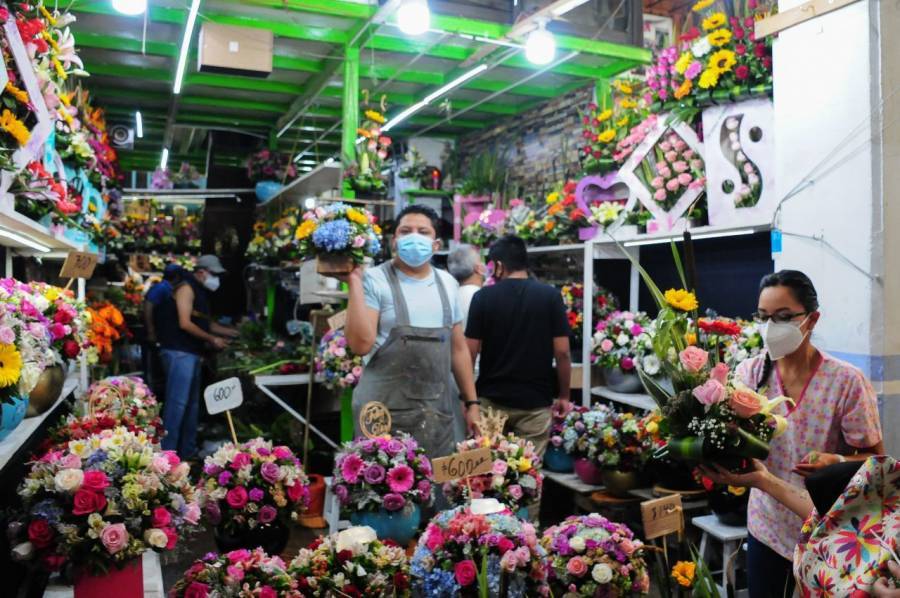 Sedeco realiza operativo en Mercado de Jamaica por el Día de la Madre