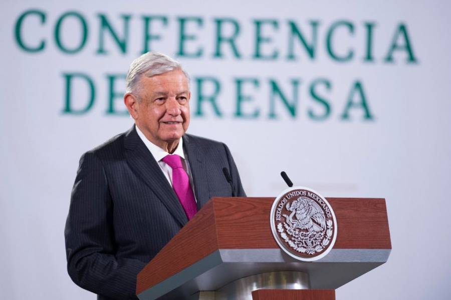 López Obrador asegura que 15 jóvenes sin conocimiento de armas y seguridad, le acompañan