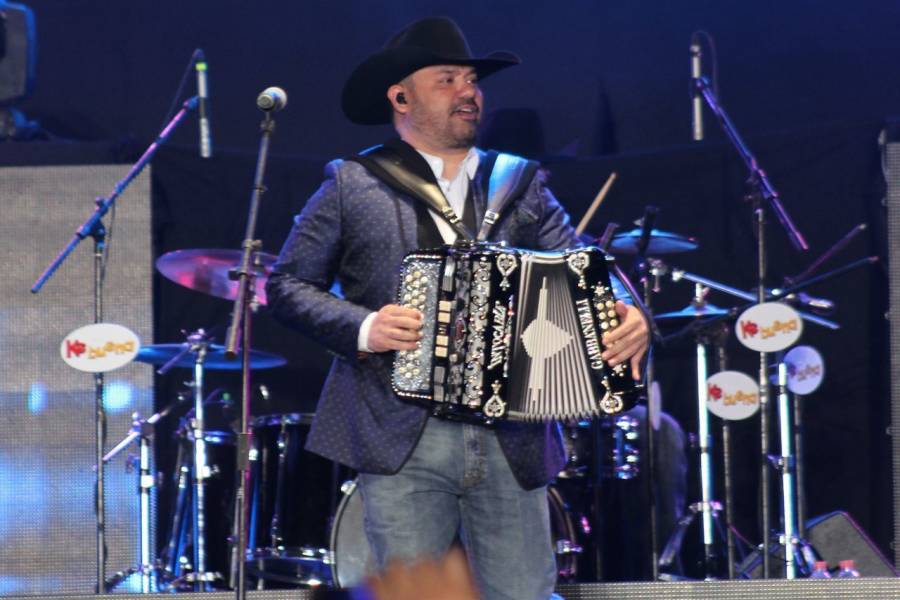 Monterrey: Intocable tuvo su primer concierto presencial; Alex Fernández presenta show de comedia