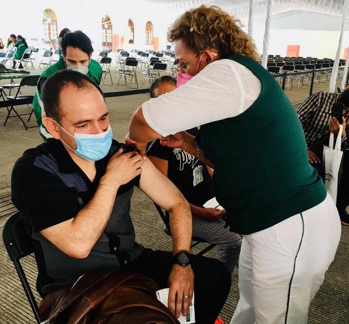 Arturo Herrera, secretario de Hacienda se vacuna contra Covid-19