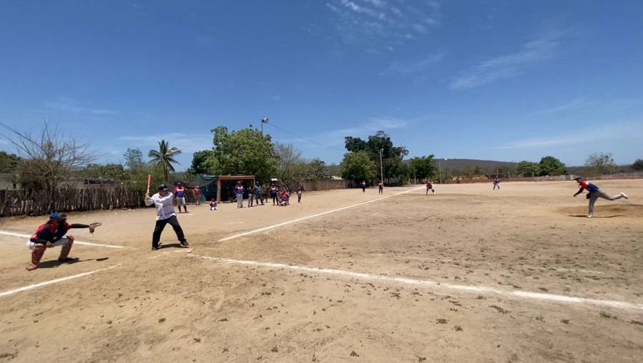 AMLO “macanea” en su gira por Sinaloa