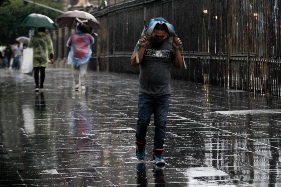 CDMX amanece bajo la lluvia; se esperan chubascos para el resto del día