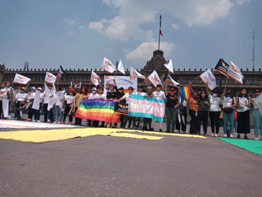 Por derechos de comunidad LGBTQ+, candidatas y candidatos de Movimiento Ciudadano se manifiestan en el Zócalo