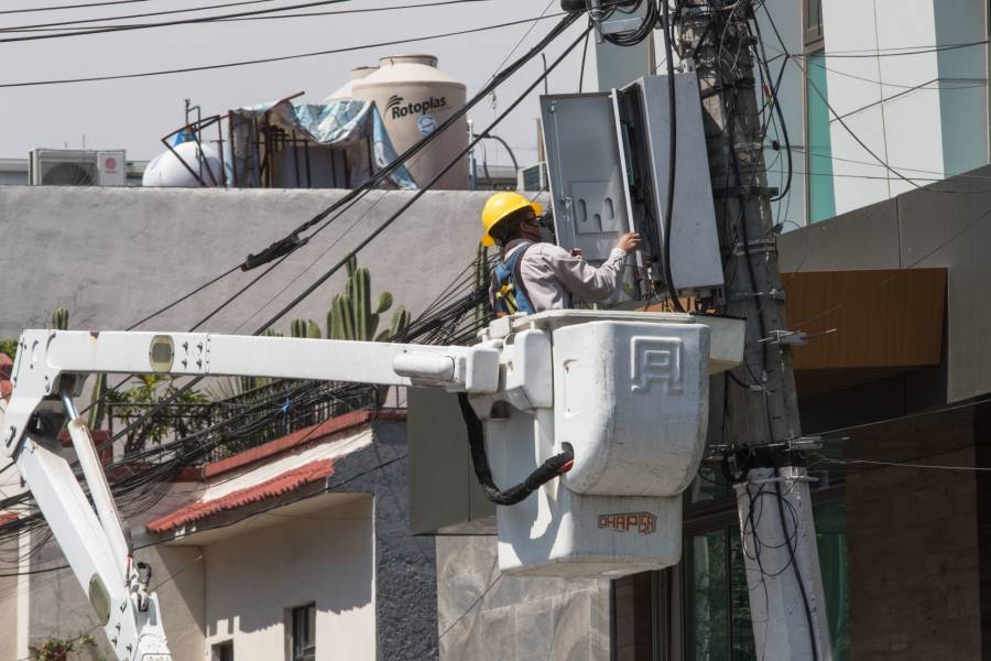 Reclama Goldman Sachs adeudo millonario a CFE