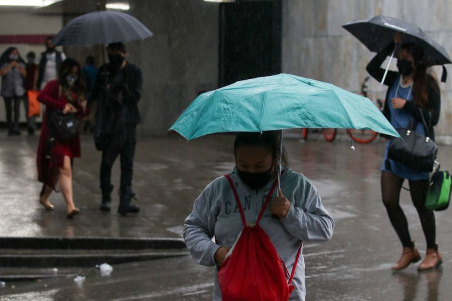 Lluvia en la CDMX afecta a cuatro líneas del Metro