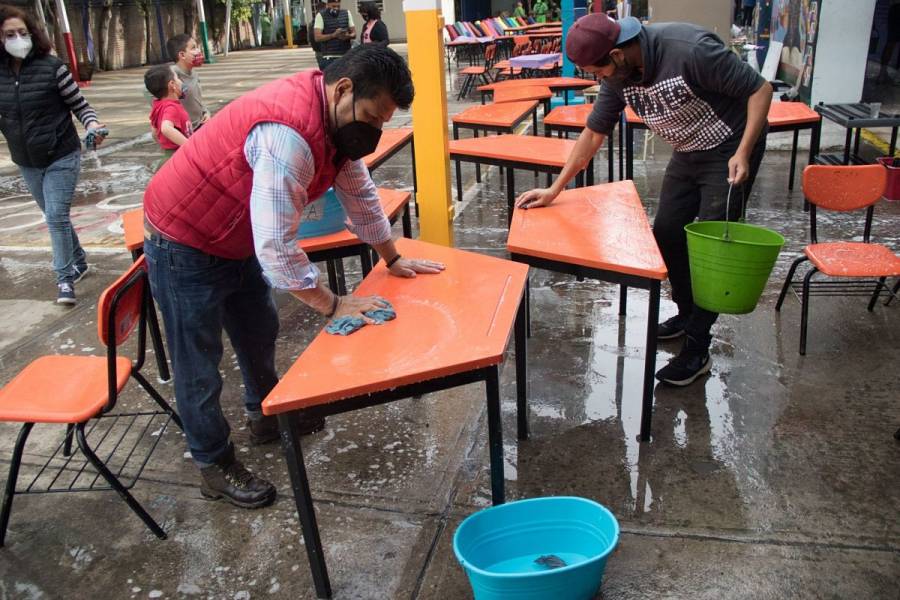 Inician labores de limpieza en escuelas de la CDMX