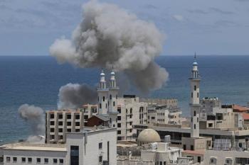 Bombardeos israel&iacute;es contin&uacute;an en Gaza, tras 200 muertos en una semana