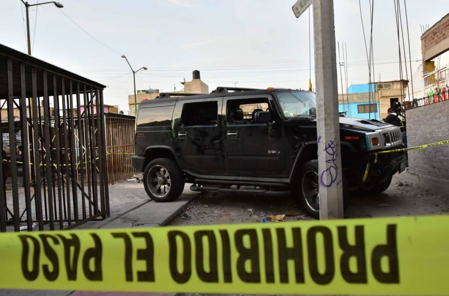 Hallan nueve cuerpos acribillados dentro de camioneta en Zitácuaro, Michoacán