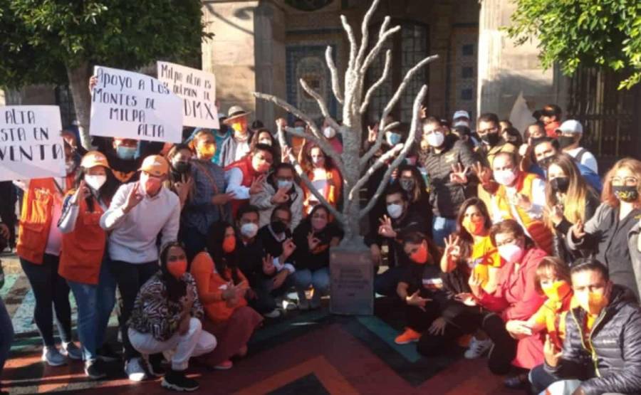 Movimiento Ciudadano entregó a Sheinbaum un monumento a la antiecologia