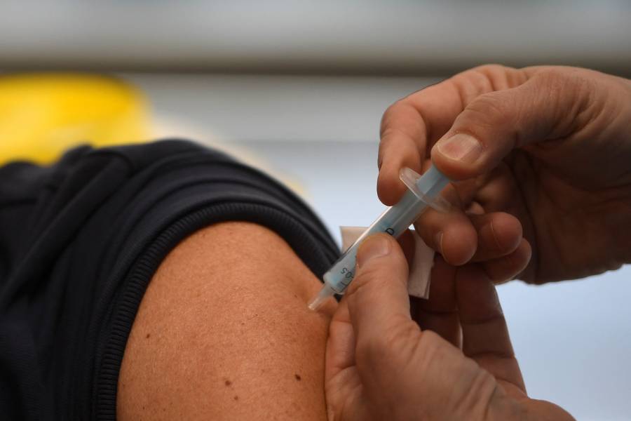 Pfizer, Moderna y J&J prometen 3.500 millones de dosis a los países pobres durante G20
