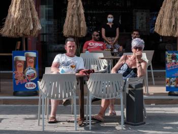 Espa&ntilde;a abre fronteras a turistas vacunados