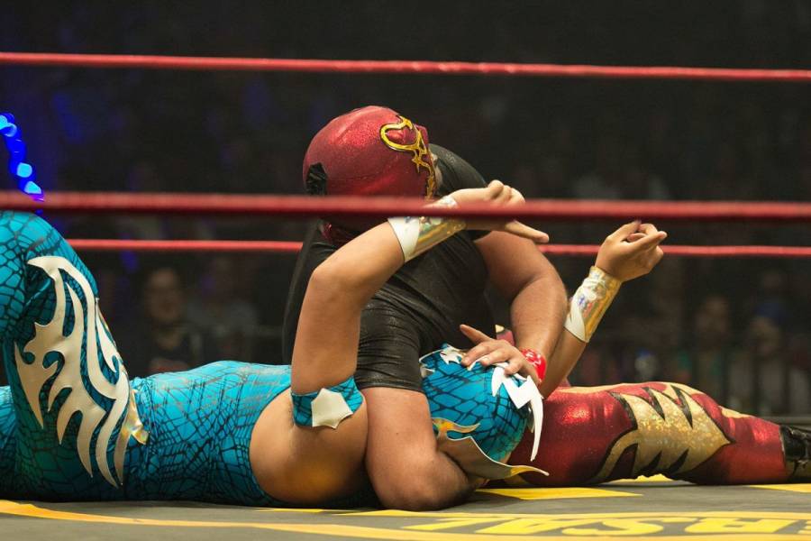 Investigan a luchador “El Vikingo” por agredir a niño durante función