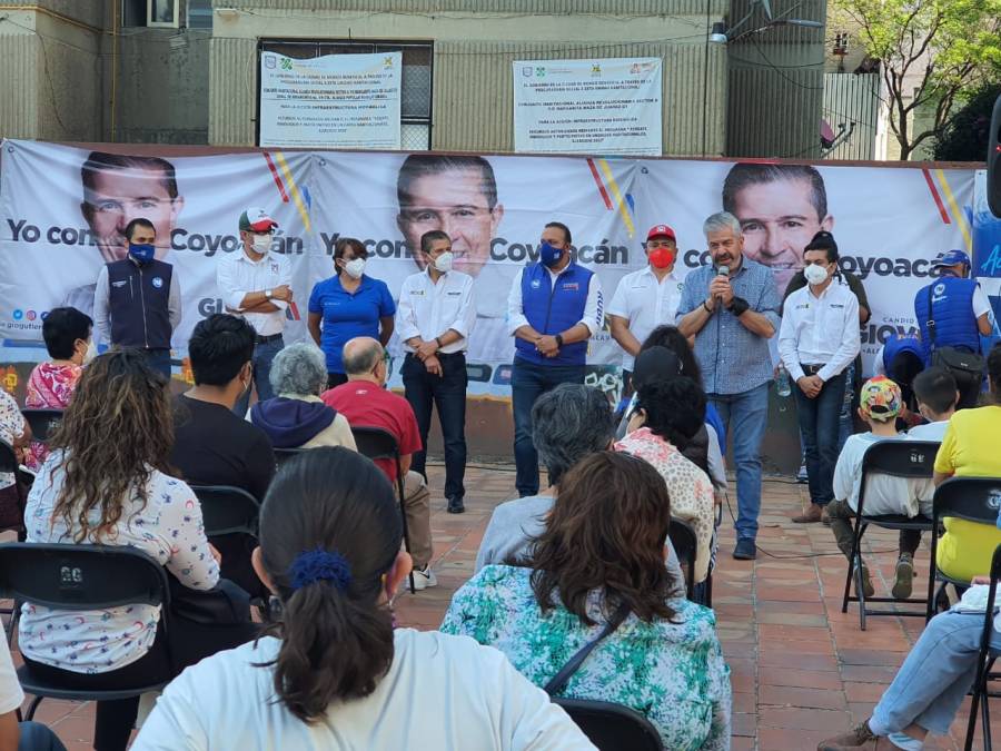 Se reúnen trabajadores basificados de la alcaldía Coyoacán con Giovani Gutiérrez