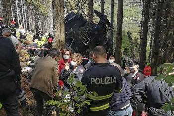 Al menos 13 muertos deja ca&iacute;da de telef&eacute;rico en Italia