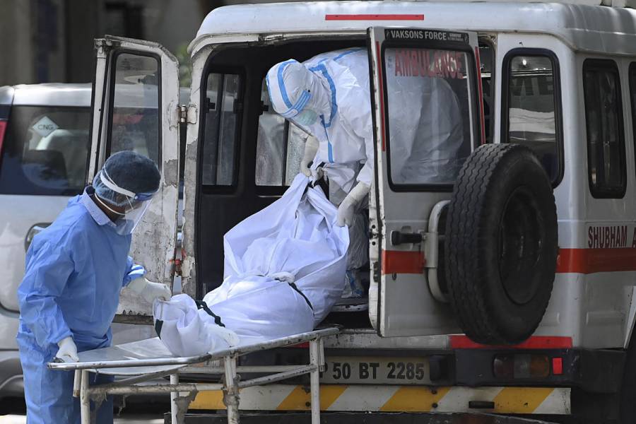 India supera los 300 mil muertos por COVID-19