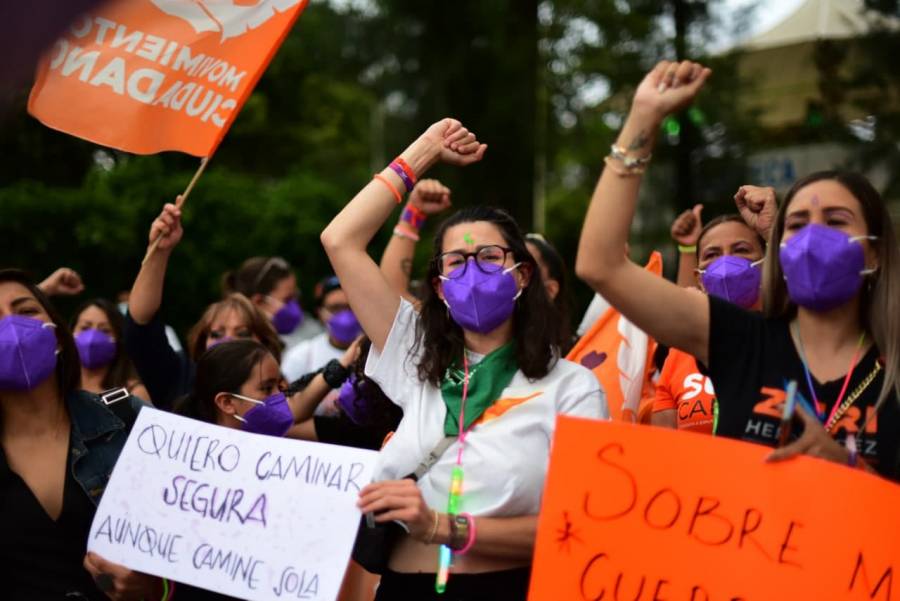 Mujeres de MC toman las calles en alcaldía Venustiano Carranza; protestaron por la noche