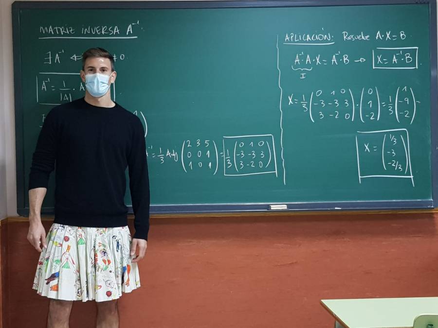 En Espa&ntilde;a, profesores fomentan la diversidad dando clases con falda
