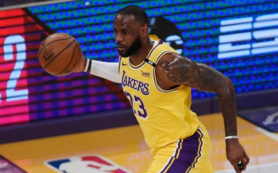 LeBron James y Anthony Davis rescatan a los Lakers y emparejan la serie ante Suns